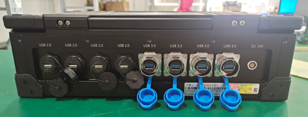 PWS-4156B01-15.6寸上翻便攜機