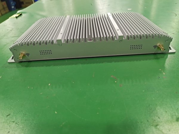 EPC-110001-無風扇嵌入式工控機